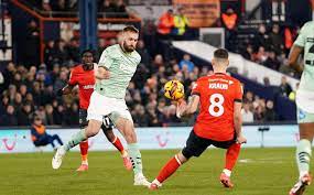 球员表现与团队战术点评专家视角-华体会体育