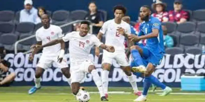 红牌逆境：十人应战的防守韧性- 华体会体育