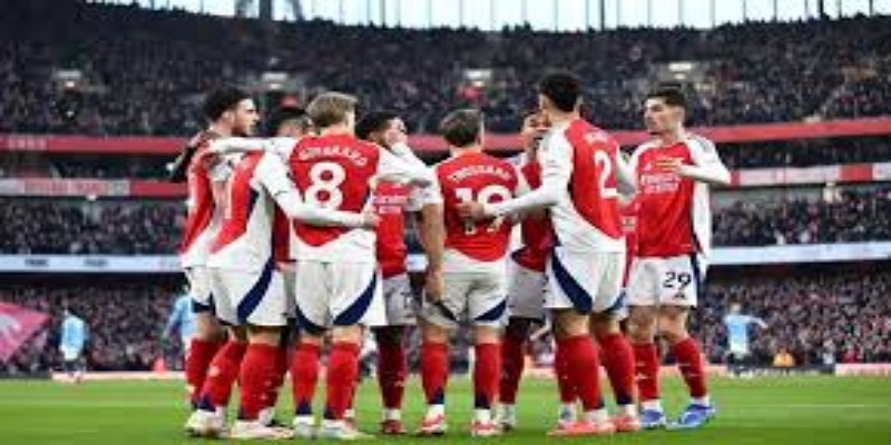 上半场的蓝月风暴：华体会体育视角下的压迫与创造力  - 华体会体育